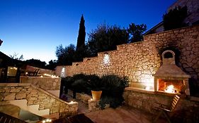 Villa More 3 Apartments A-10, A-11 And A-12 , 4-4-6 Beds
